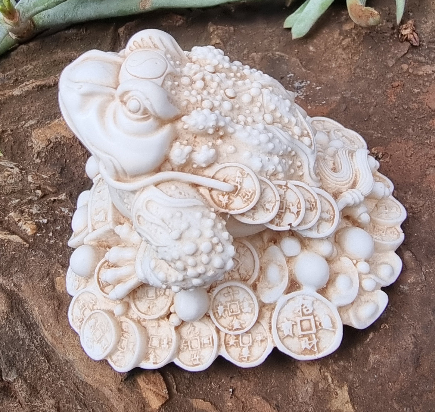Money Frog Statue