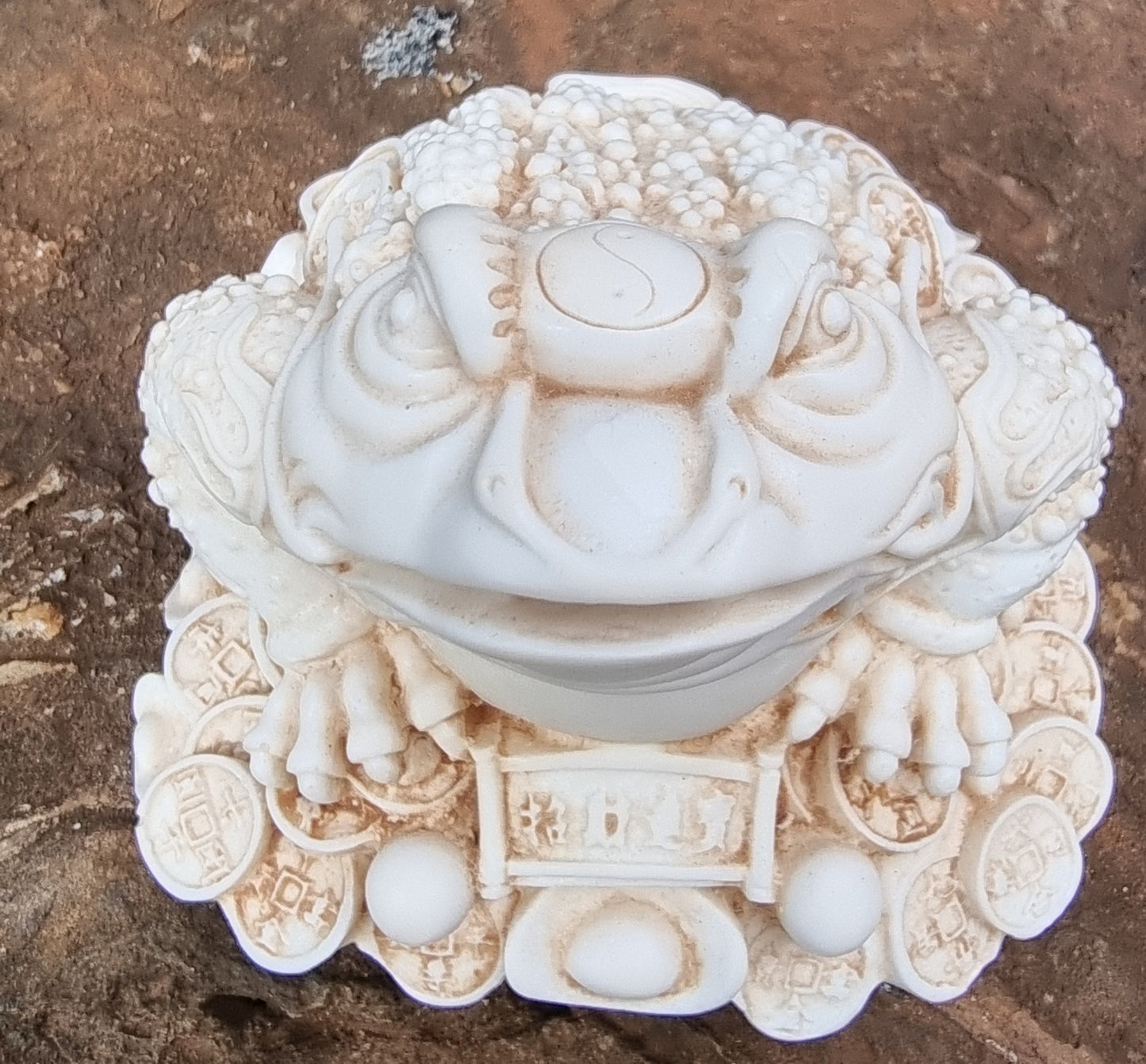 Money Frog Statue