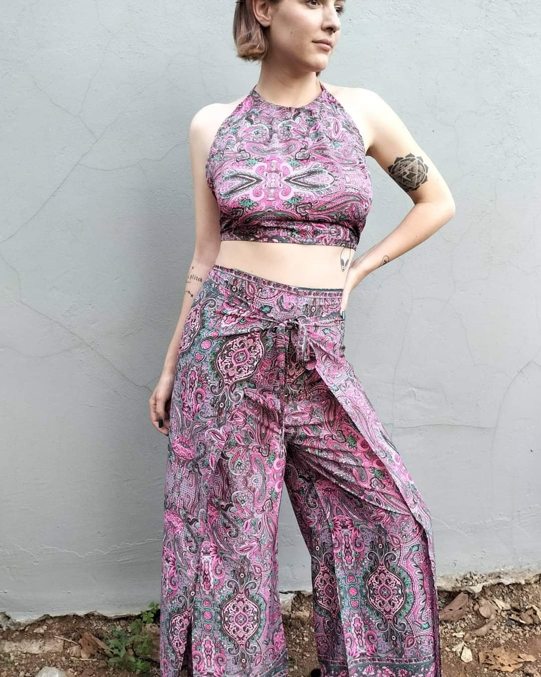 WOMEN'S TOPS