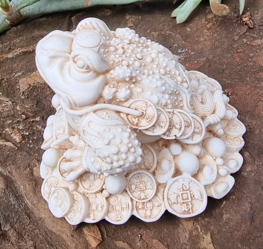 Money Frog Statue