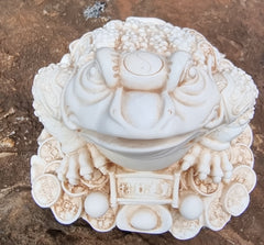 Money Frog Statue