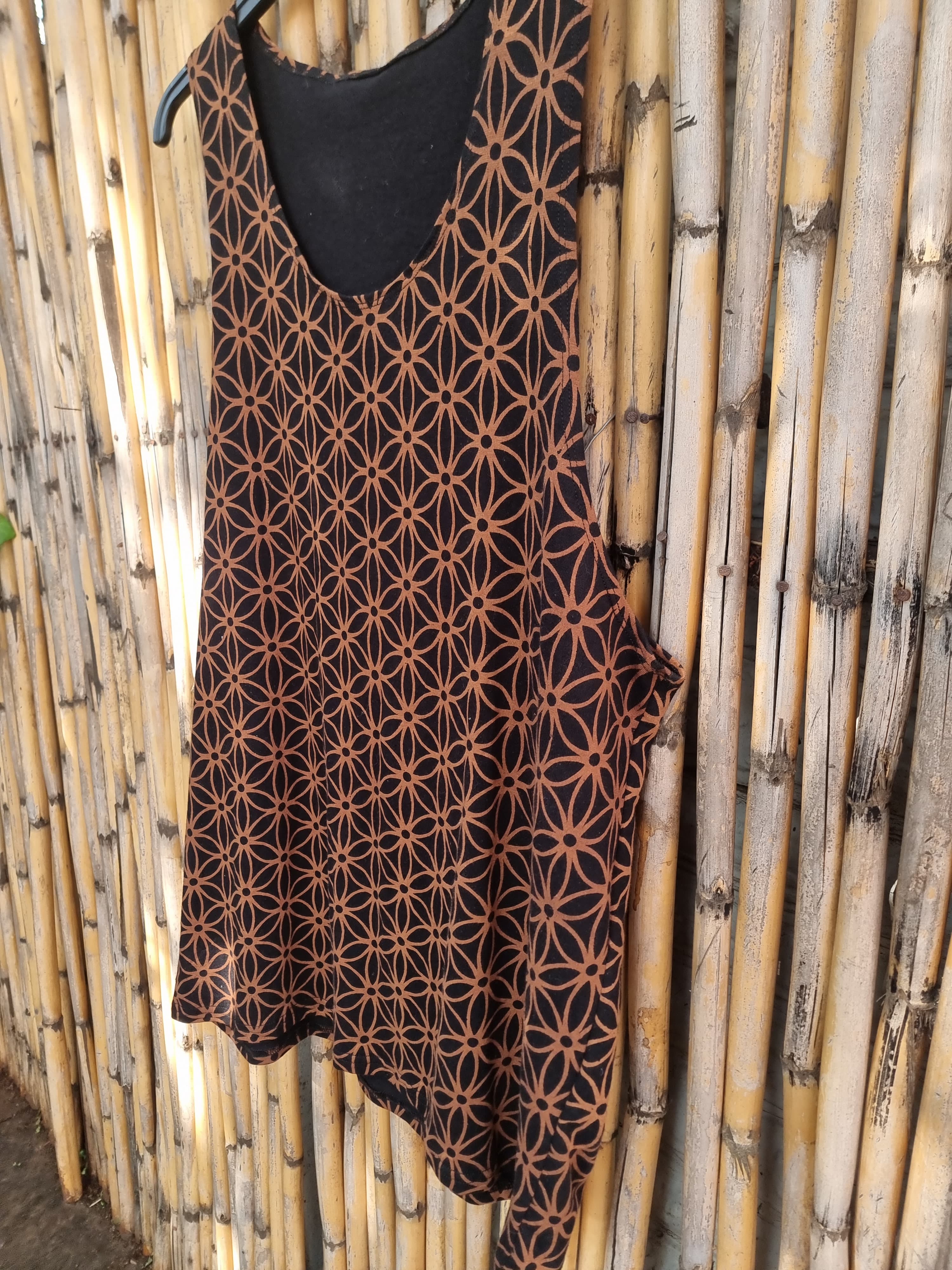 Sleeveless Geometric Tank Top